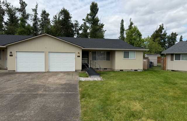 Updated single level 2 bed/1 bath duplex in Thurston! photos photos