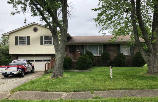 House in Gainesway With Huge Yard 250731 photos photos