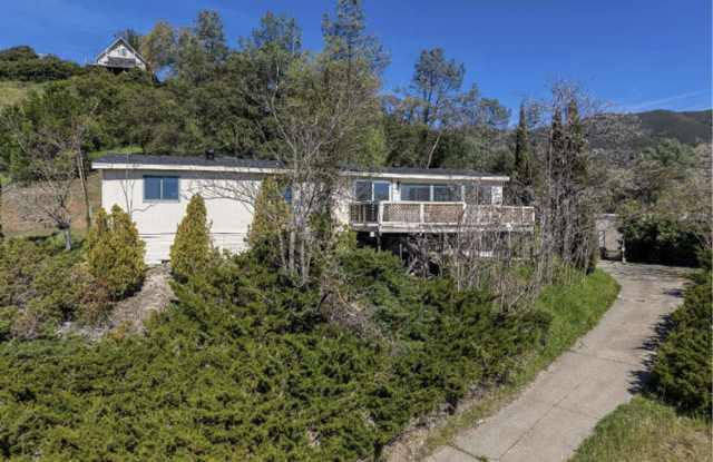 Beautiful 3BD/2BA Home with Lake & Mt. Konocti Views Gallery 1