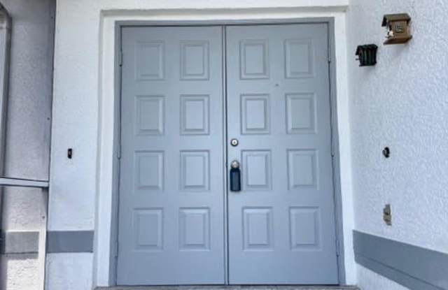 910 SW 3rd Avenue Gallery 3