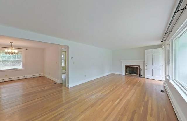 1290 W Main Road Gallery 4
