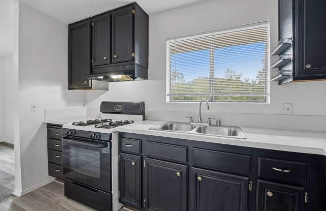 FALL IN LOVE with Highland Park Living! Gallery 4