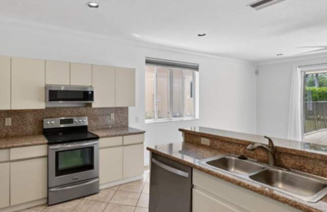 1115 Camellia Circle Gallery 4