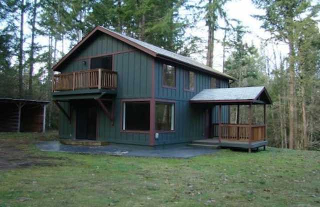 Country Living At Its Finest! Beautiful 3BD/2BA Home~Privacy, Storage, and Beautiful Scenery! photos photos