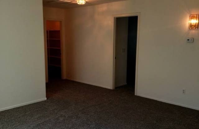 2314 East Parkside Lane Gallery 3