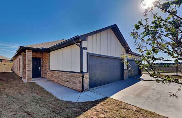 Luxury 3 Bedroom 2 Bathroom Duplex in Piedmont Schools Gallery 4