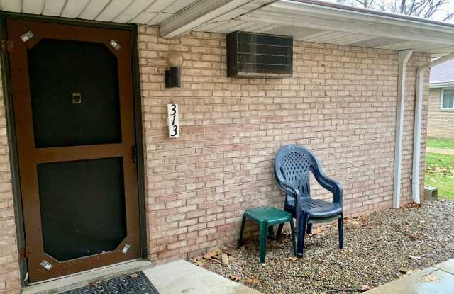 Moon Twp - 1 Bed 1 Bath - Tree Top Manor - 313 Lunar Lane, Carnot-Moon, PA 15108