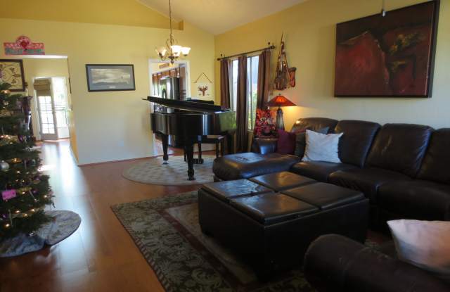 4901 E. Paradise Ln. Gallery 3