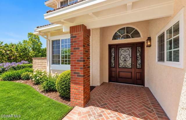 5801 Middle Crest Drive Gallery 3
