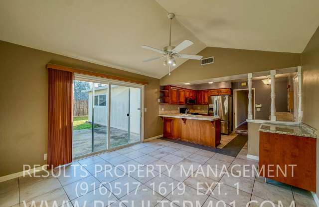 Make this your Home! 4 bedroom in North Highlands photos photos