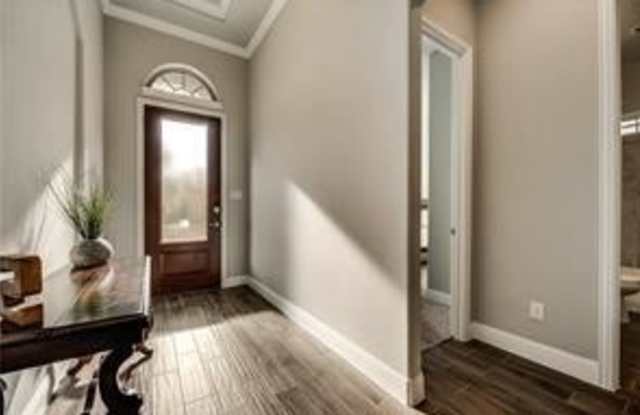 906 Gray Hawk Lane Gallery 2