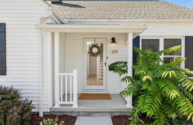 Updated 3 Bed, 2 Bath Ranch with Garage and Basement – Akron 44312 Gallery 3
