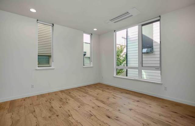Spacious 3-Bedroom Townhome in Seattle Gallery 4