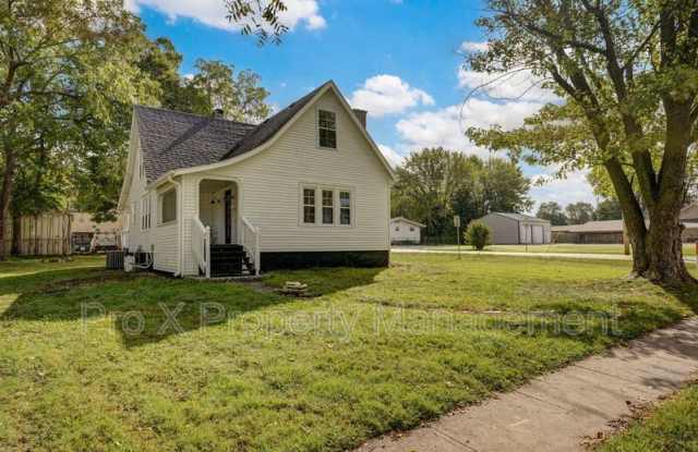 404 N Main St - 404 North Main Street, Republic, MO 65738