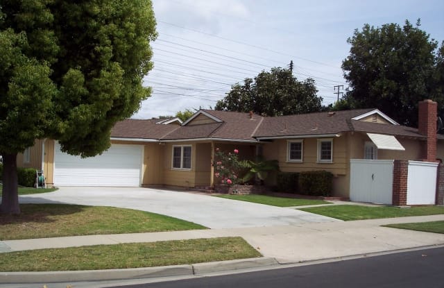 2736 ROWLAND CIRCLE - 2736 W Rowland Cir, Anaheim, CA 92804