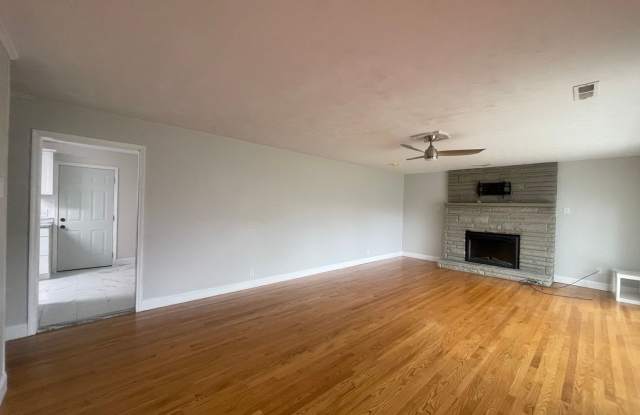 3 bedroom 1 bath Gallery 4