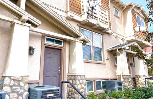 Three Story Four Bedroom 2.5 Bathroom Condo for lease $2,995 photos photos