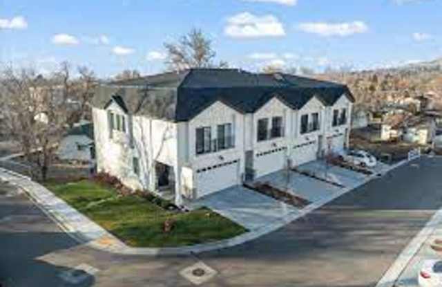 BEAUTIFUL TOWNHOUSE W 2 CAR GARAGE ATTACHED photos photos
