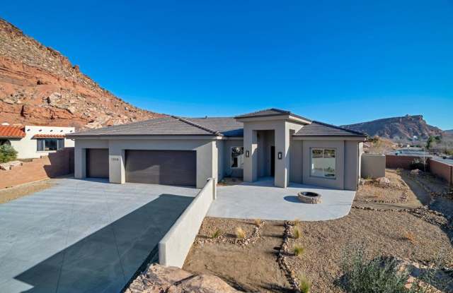 4 Bedroom home on elevated Bloomington lot with views. photos photos