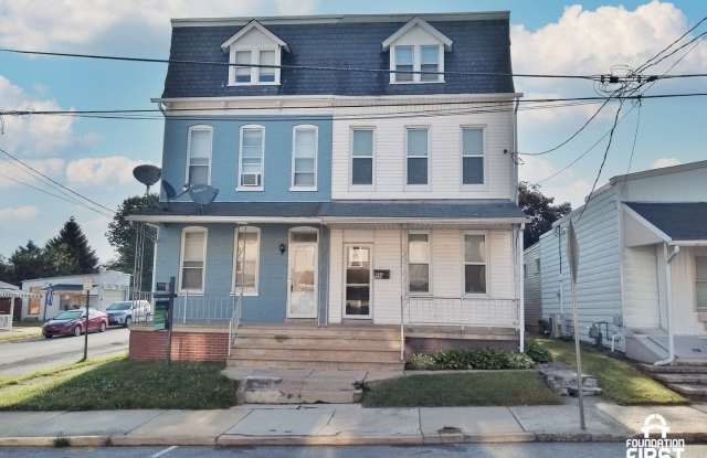 5 Bed / 2 Bath Single Family Duplex photos photos