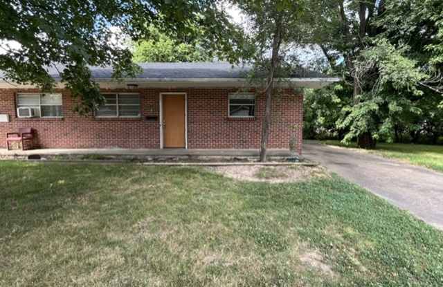 Duplex close to downtown Springdale, walking distance to fast food and medical photos photos