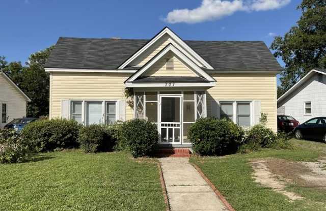 707 East Divine Street - 707 East Divine Street, Dunn, NC 28334