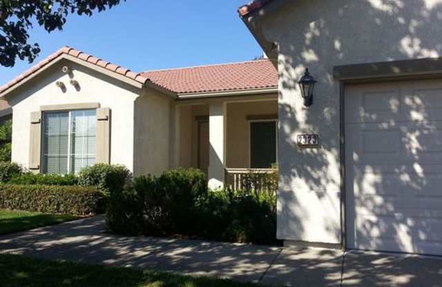 Adult 55+ Lovely Home in Springfield @ Whitney Oaks with a View - 2323 Pioneer Way, Rocklin, CA 95765