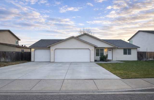 Freshly Updated 4-Bedroom Kennewick Rental – Available Now photos photos
