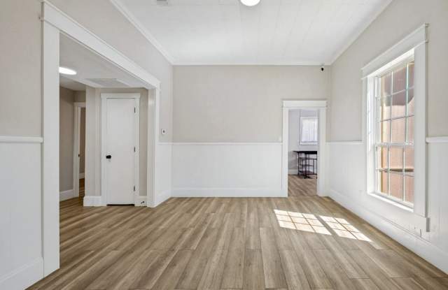 917 W Sears Street Gallery 1