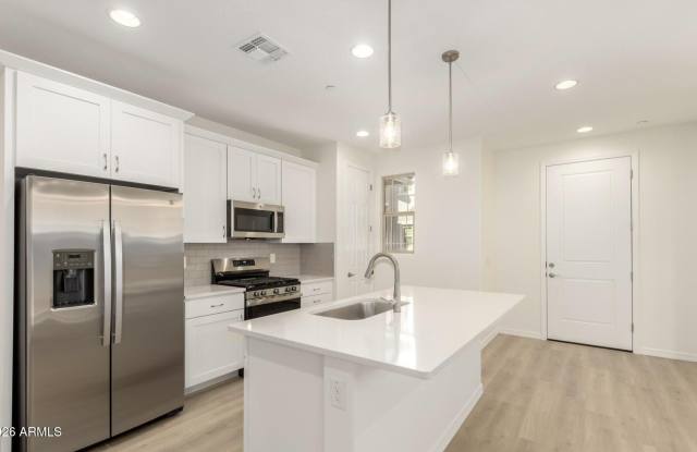 2910 N CLANTON Street photos photos