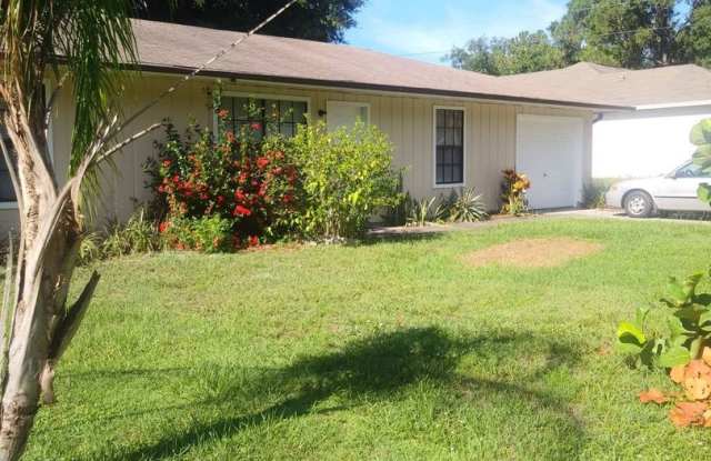 CHARMING 3 BEDROOM HOME WITH 1 CAR GARAGE photos photos