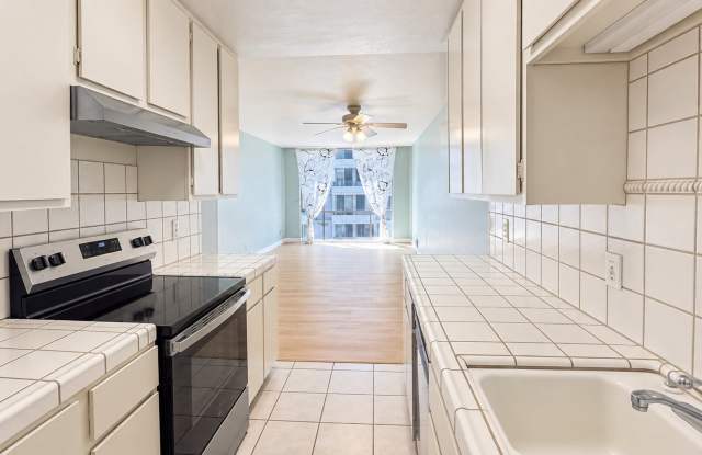San Francisco Bright & Spacious 1-Bedroom Condo with Parking Gallery 4