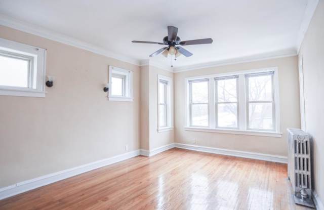 3944 West Roscoe photos photos