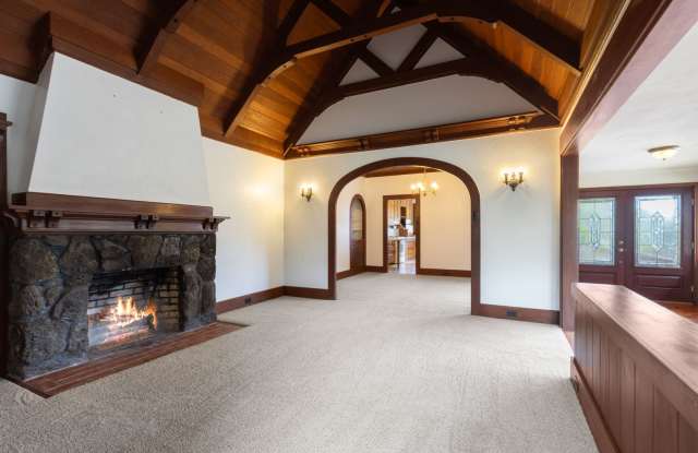 Charming Home in Manoa – Spacious & Peaceful Living Gallery 4
