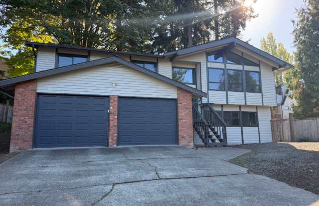 4Bd/3Ba Kirkland Home Gallery 1