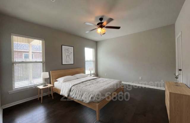 1870 Oakwood Dr. Gallery 3