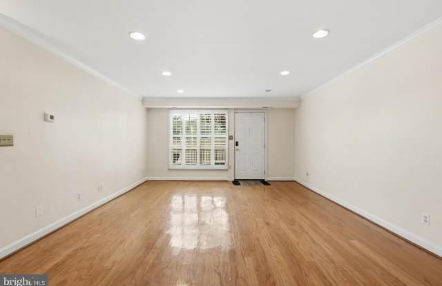 1421-A VAN DORN Gallery 4