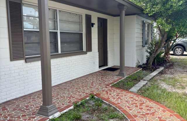 Spacious Updated 3 Bedroom 1 Bath Gallery 3
