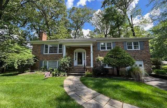 2411 BEEKAY COURT - 2411 Beekay Court, Oakton, VA 22181