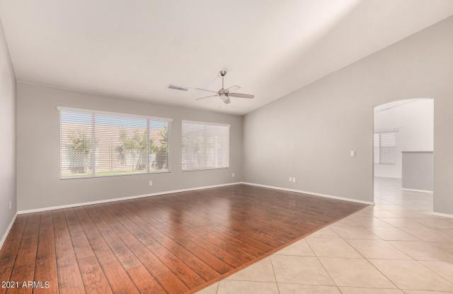 1426 E MALDONADO Drive Gallery 4