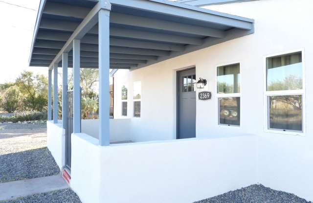 Close to Downtown 3 Bed 2 Bath with Fenced Backyard photos photos