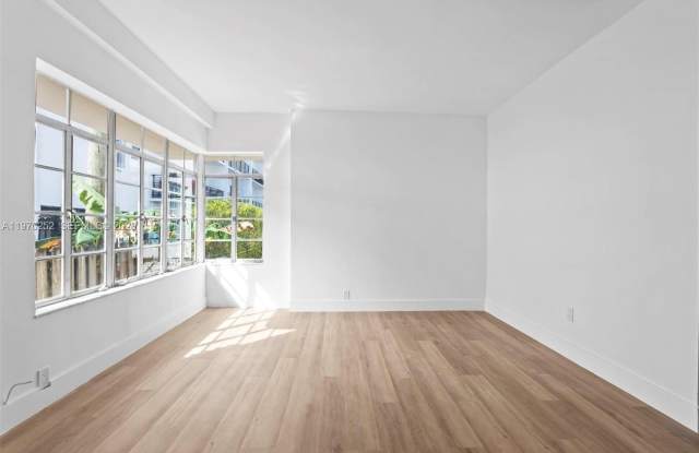 1044 Michigan Ave photos photos