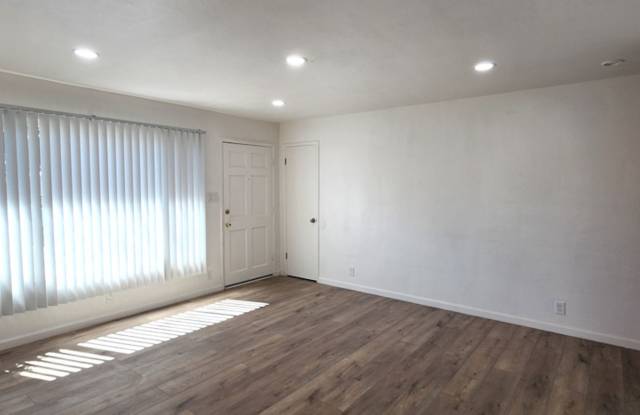 Large and Lovely Fully Renovated 2 Bedroom 1 Bath Duplex Woodbridge CA Gallery 4