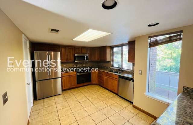 418 Lakebend Place Gallery 4