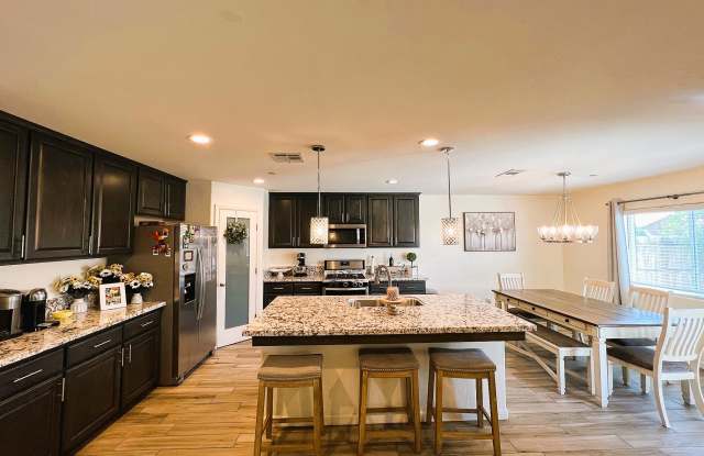 2331 Vineyard Court Gallery 3