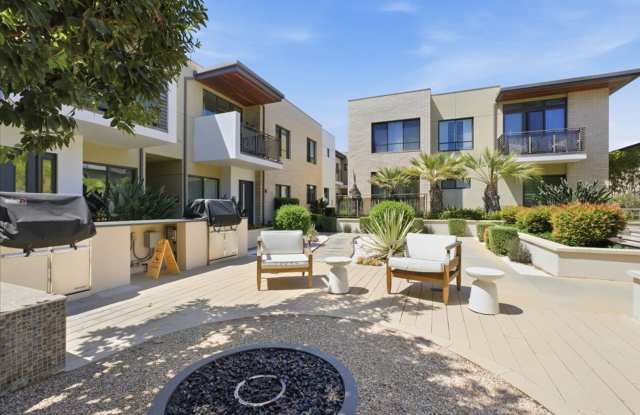 spacious 2-Bedroom, 2-Bath Residence with Private Parking in Pasadena Gallery 1