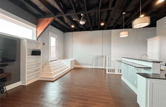 2816 Lee Street Gallery 3