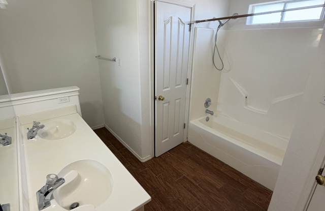 15209 Main Royal Dr Gallery 3