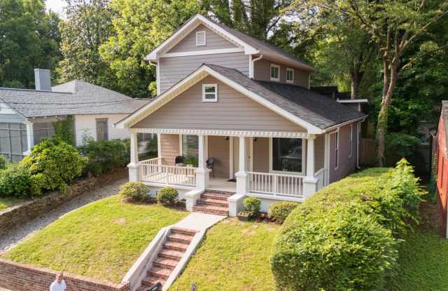Spacious 4/3.5 w/ Master on Main and Fully Fenced Backyard! photos photos