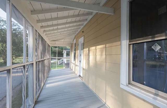 321 N 10th St - 2br & 1ba Gallery 4